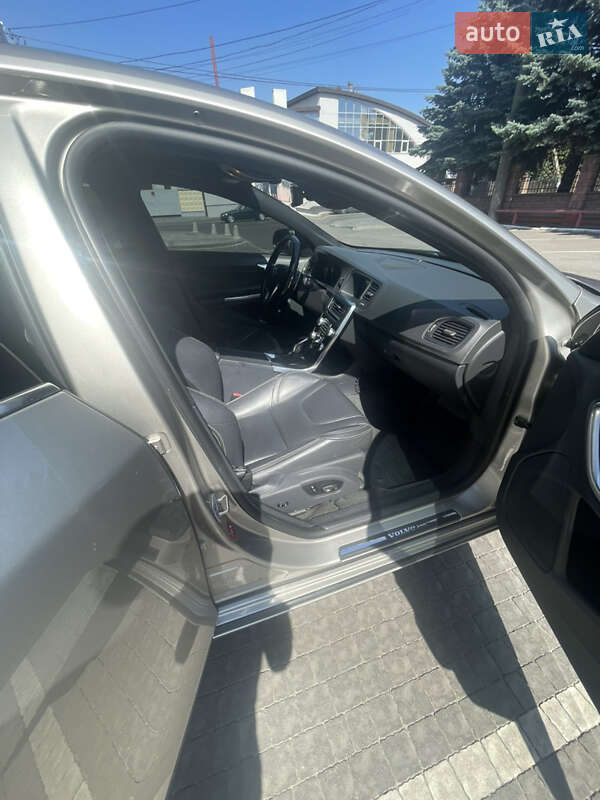 Седан Volvo S60 2014 в Здолбуніві