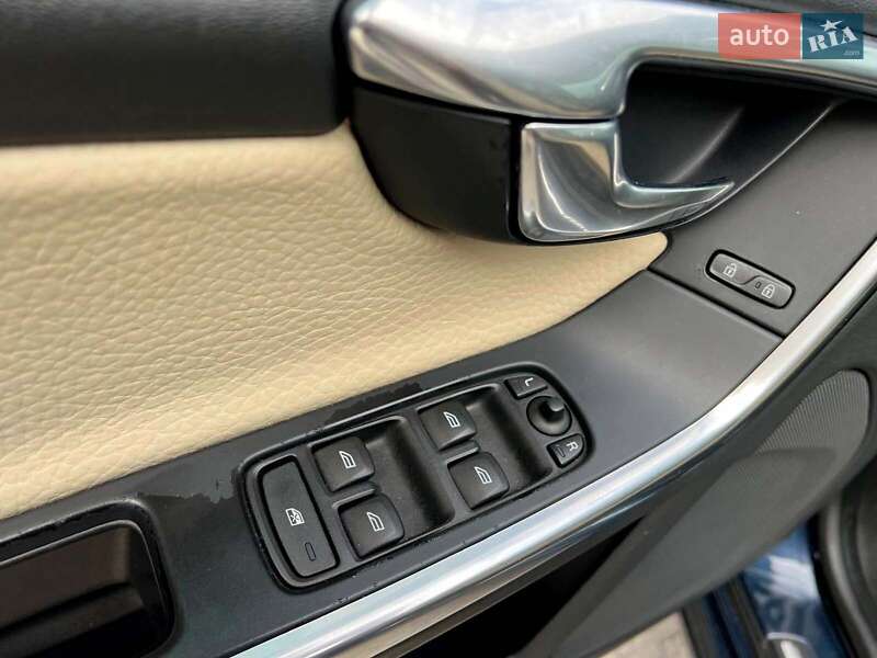 Седан Volvo S60 2012 в Львове