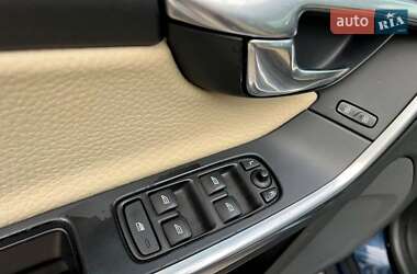 Седан Volvo S60 2012 в 