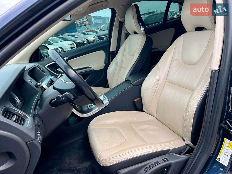 Седан Volvo S60 2012 в Львове