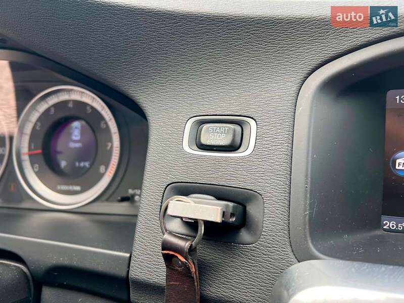 Седан Volvo S60 2012 в Львове