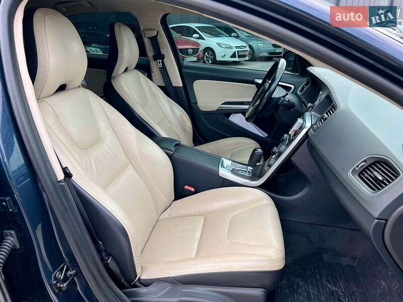 Седан Volvo S60 2012 в Львове