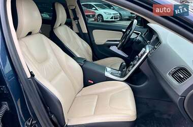 Седан Volvo S60 2012 в 