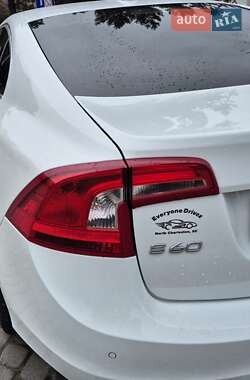 Седан Volvo S60 2012 в 