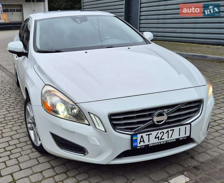 Седан Volvo S60 2012 в 