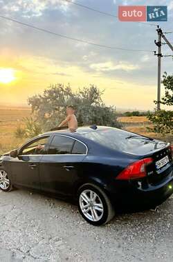 Седан Volvo S60 2012 в 