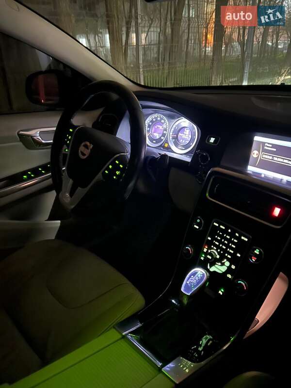 Седан Volvo S60 2012 в Болграді