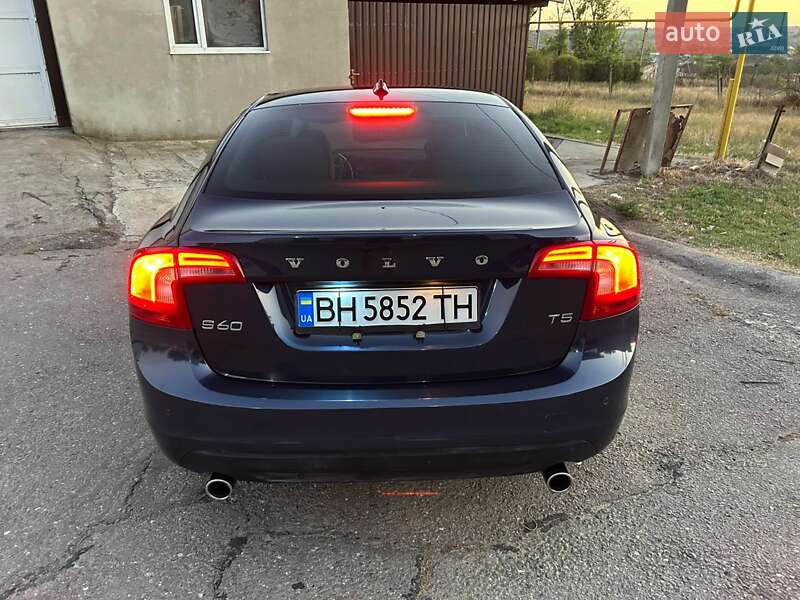 Седан Volvo S60 2012 в Болграді