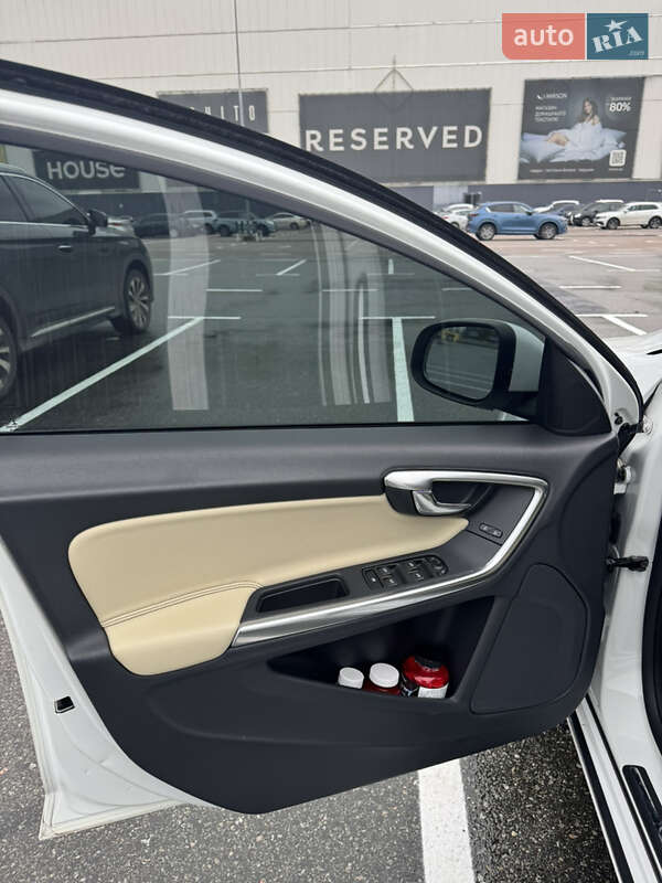 Седан Volvo S60 2016 в Києві