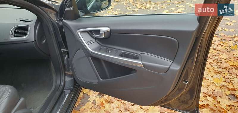 Седан Volvo S60 2015 в Ровно фото 18 Седан Volvo S60 2015 в Ровно