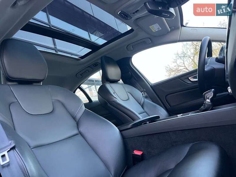 Седан Volvo S60 2019 в Івано-Франківську