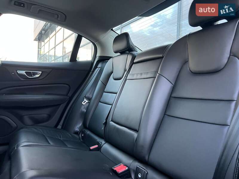 Седан Volvo S60 2019 в Івано-Франківську