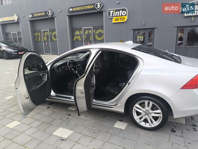 Седан Volvo S60 2011 в Трускавці