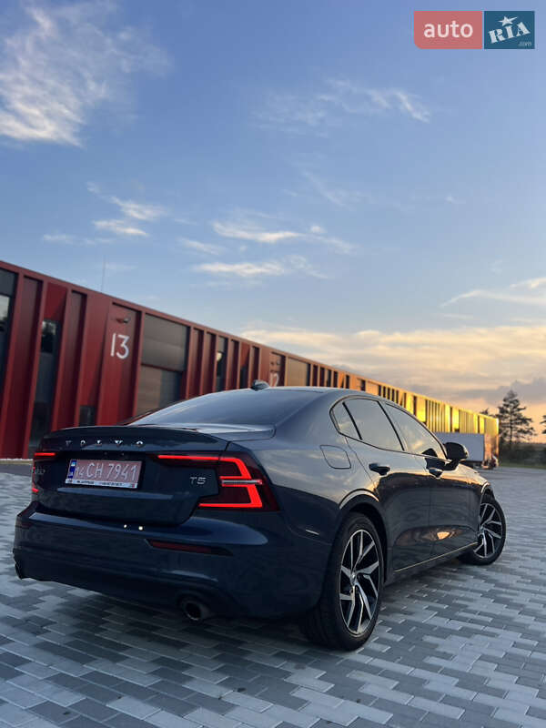 Седан Volvo S60 2020 в Львове