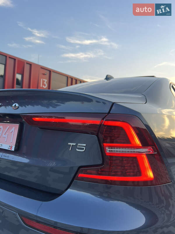 Седан Volvo S60 2020 в Львове
