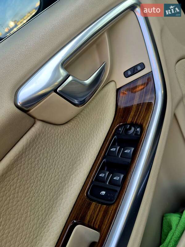 Седан Volvo S60 2012 в Киеве