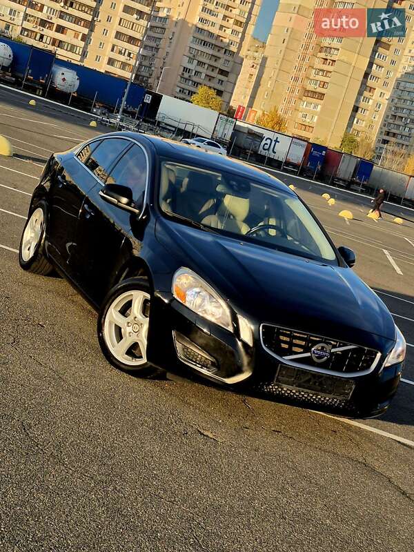 Седан Volvo S60 2012 в Киеве