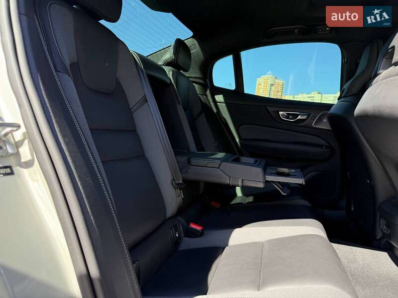 Седан Volvo S60 2019 в Києві