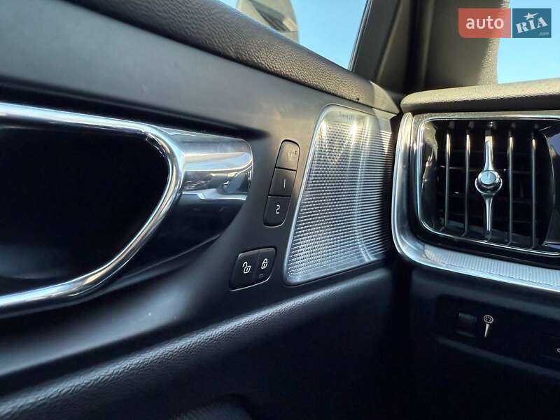 Седан Volvo S60 2019 в Києві