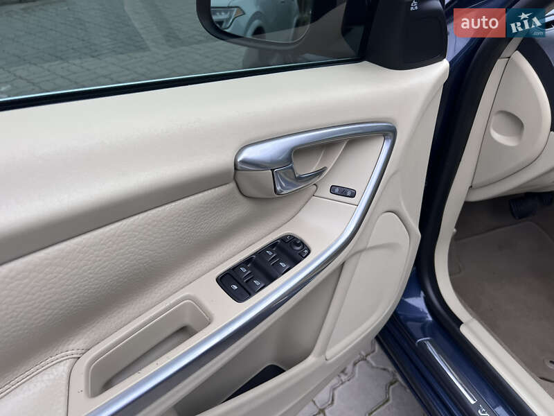 Седан Volvo S60 2014 в Нововолынске