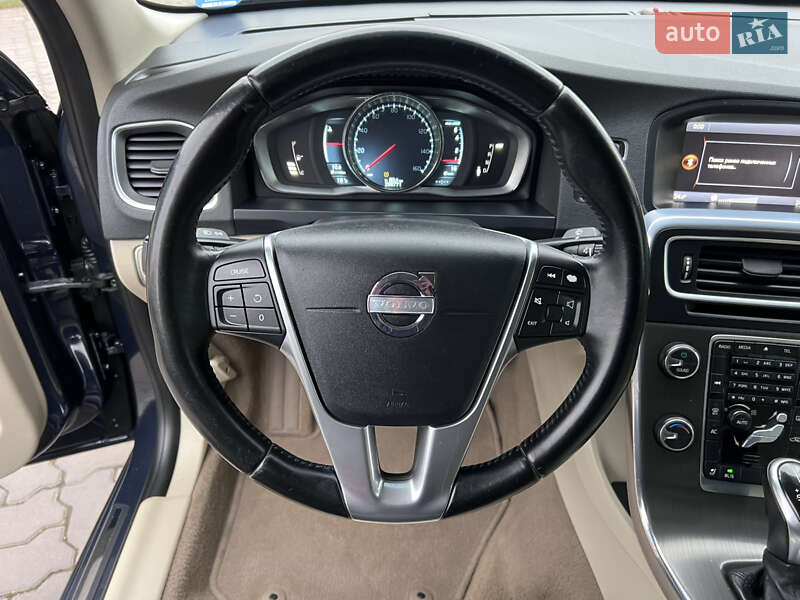 Седан Volvo S60 2014 в Нововолынске