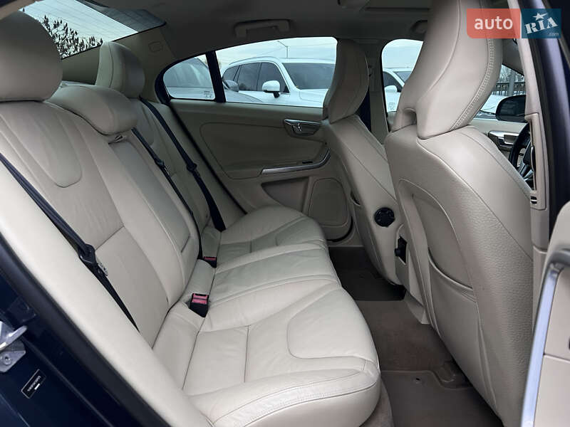 Седан Volvo S60 2014 в Нововолынске