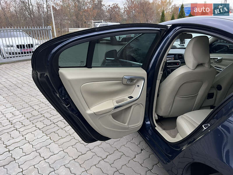 Седан Volvo S60 2014 в Нововолынске