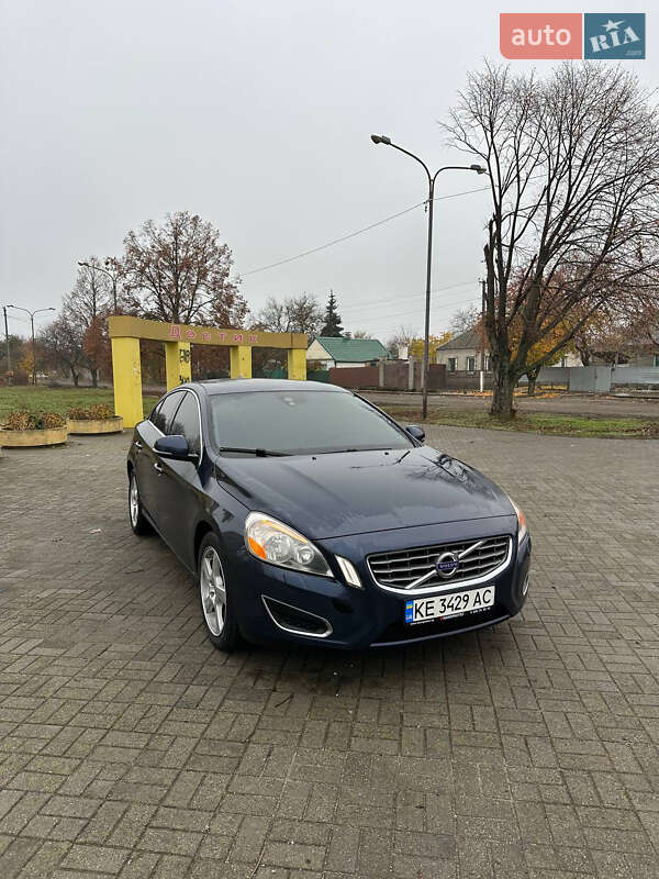 Седан Volvo S60 2013 в Синельниково