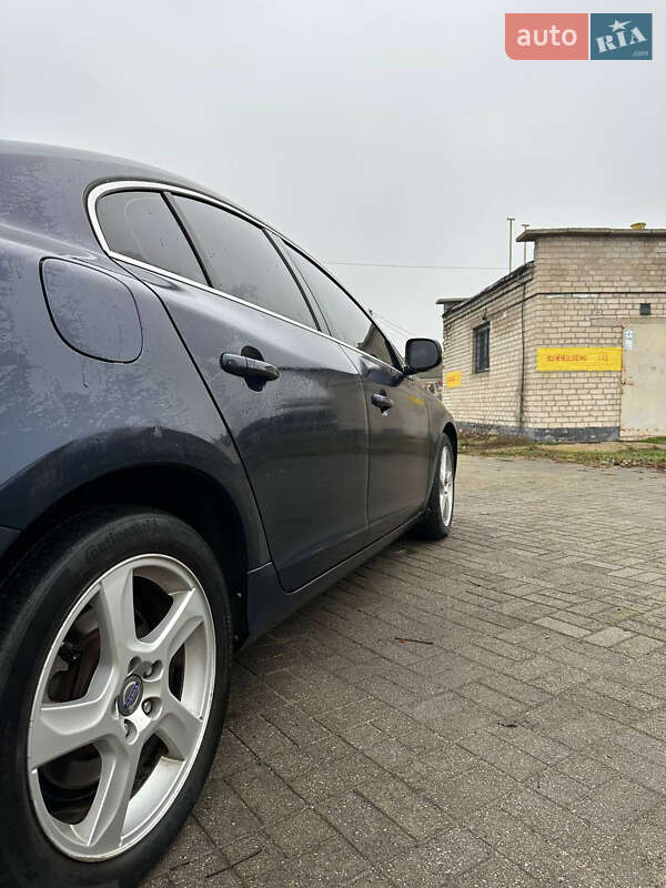 Седан Volvo S60 2013 в Синельниково