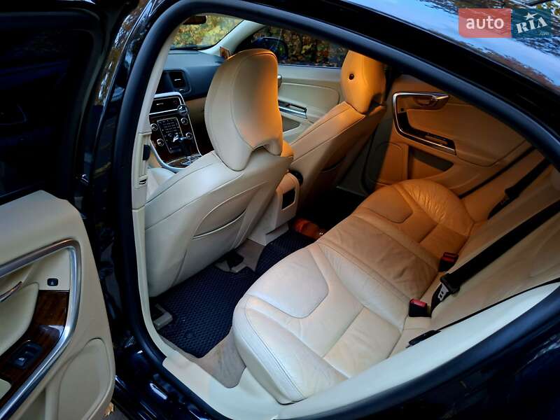 Седан Volvo S60 2012 в Ивано-Франковске