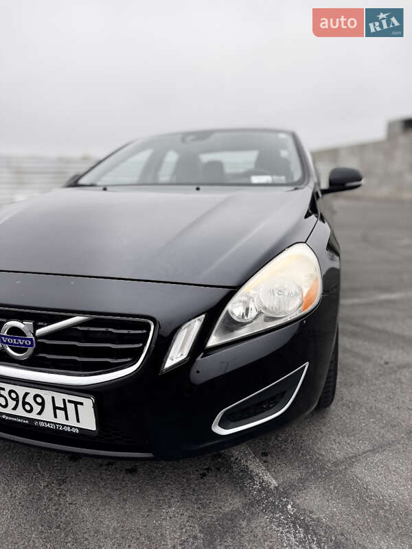 Седан Volvo S60 2013 в Львове