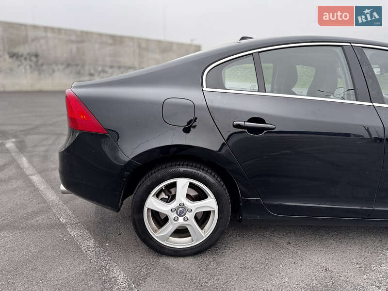 Седан Volvo S60 2013 в Львове