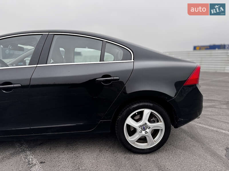 Седан Volvo S60 2013 в Львове