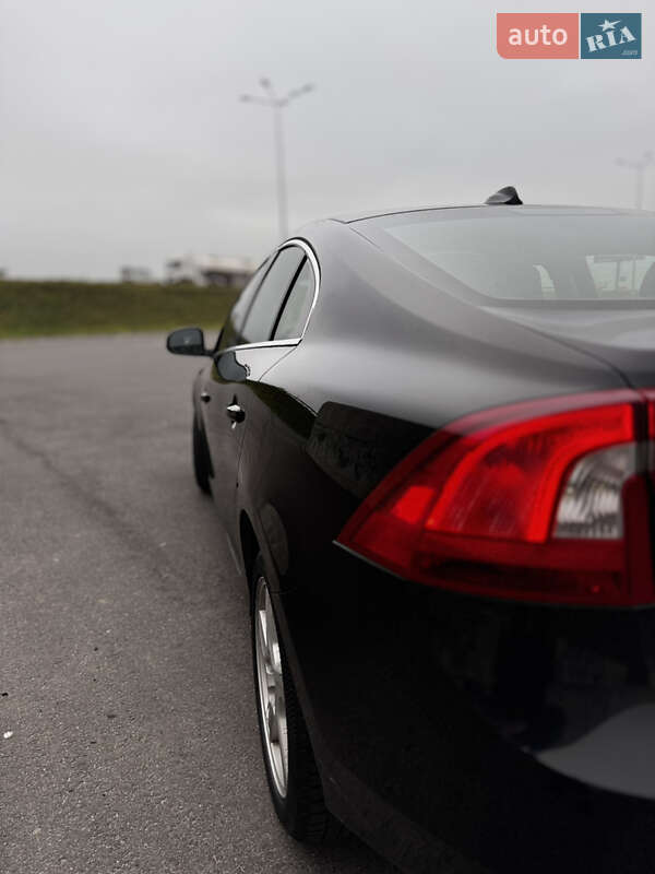 Седан Volvo S60 2013 в Львове