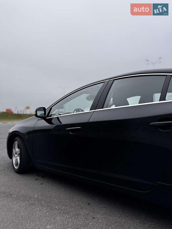 Седан Volvo S60 2013 в Львове