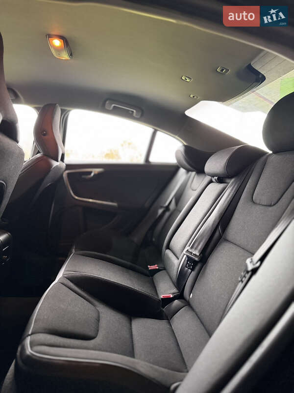 Седан Volvo S60 2013 в Львове