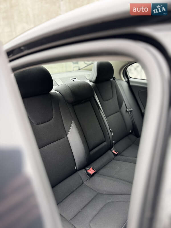 Седан Volvo S60 2013 в Львове