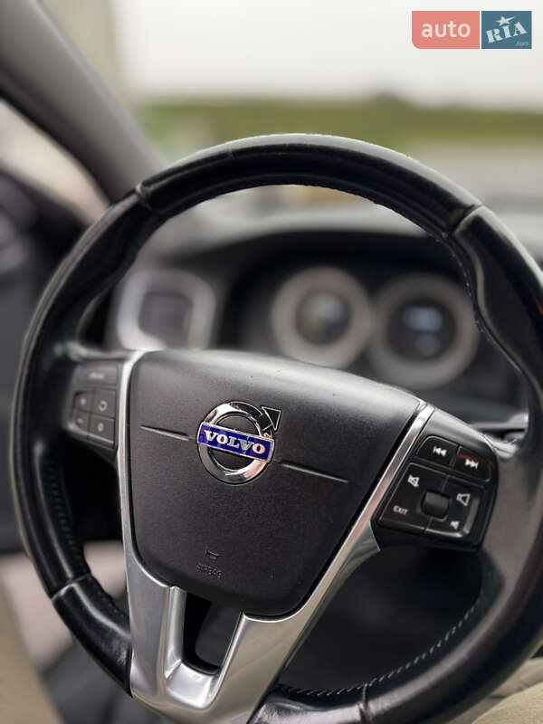Седан Volvo S60 2013 в Львове