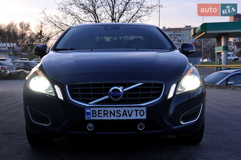Седан Volvo S60 2012 в Львове