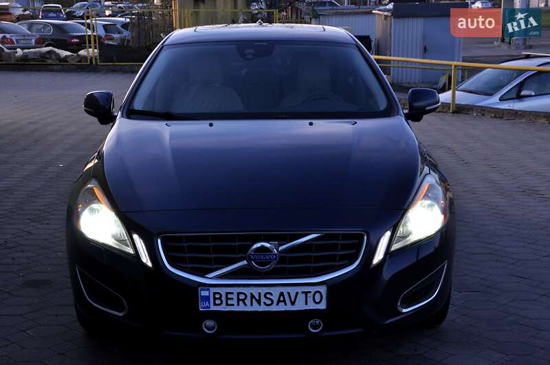 Седан Volvo S60 2012 в Львове