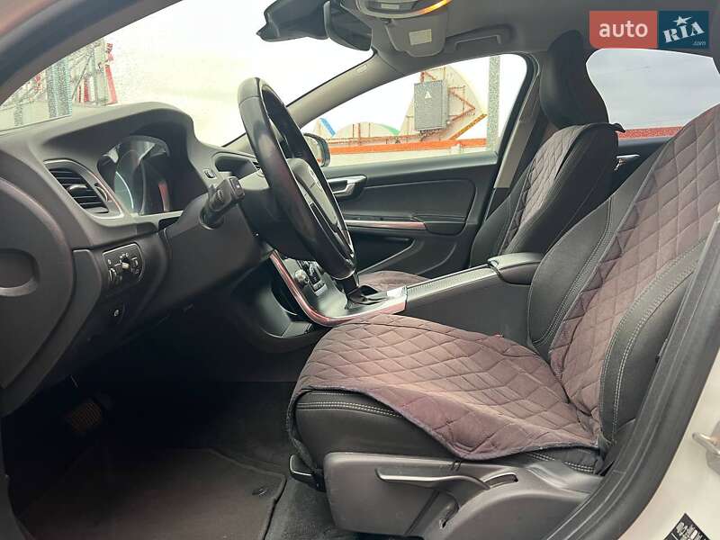 Седан Volvo S60 2015 в Києві