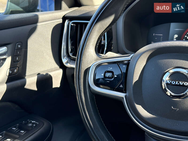 Седан Volvo S60 2019 в Львові