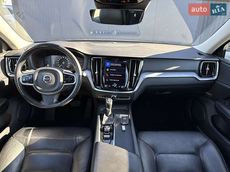 Седан Volvo S60 2019 в Львові