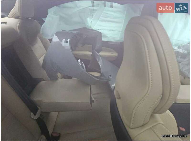 Седан Volvo S60 2022 в Львові