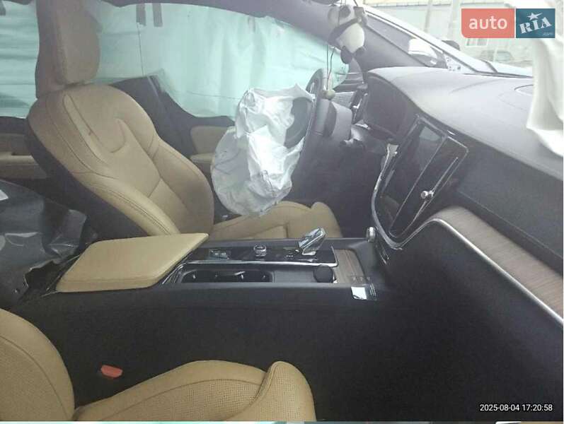 Седан Volvo S60 2022 в Львові