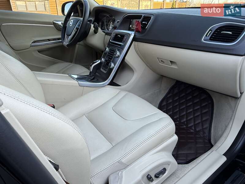 Седан Volvo S60 2015 в Борисполе