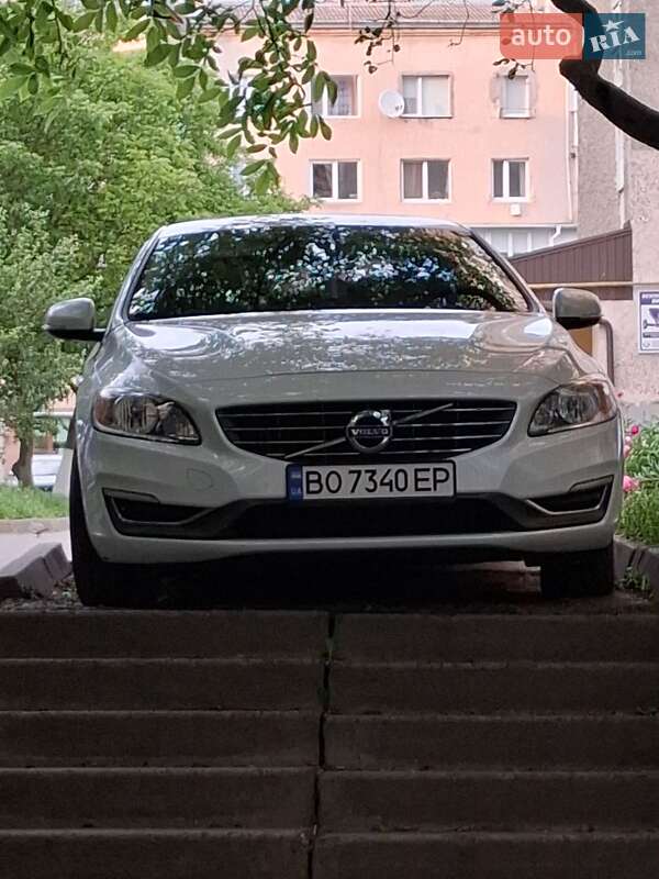 Седан Volvo S60 2013 в Тернополі