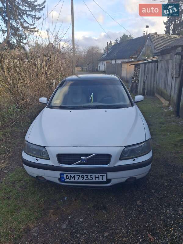 Седан Volvo S60 2002 в Лугинах