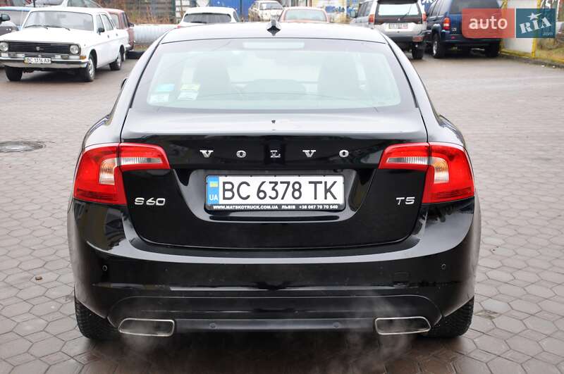 Седан Volvo S60 2016 в Львові