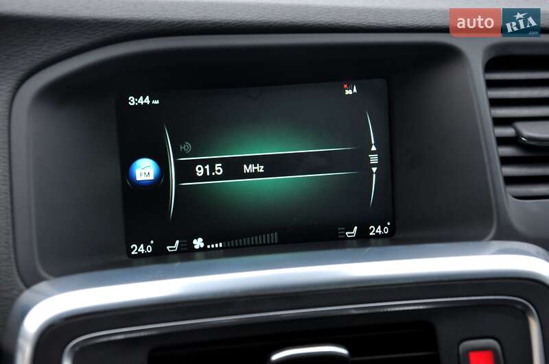 Седан Volvo S60 2016 в Львові